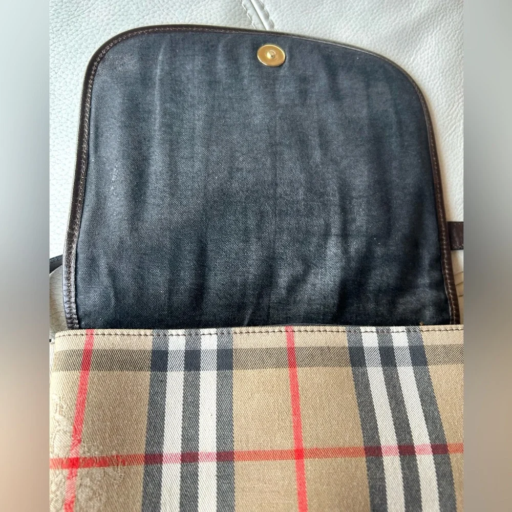 Burberry Nova Check Crossbody Vintage Bag - Picture 9 of 15